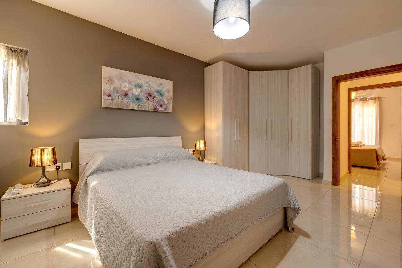 Stylish Bright And Airy Apart In Central Bugibba St. Paul's Bay Bagian luar foto