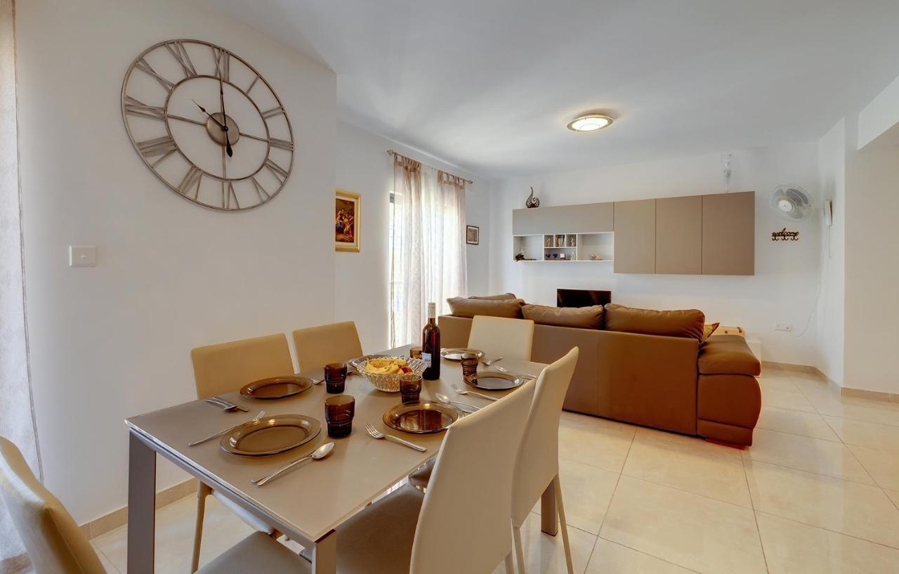 Stylish Bright And Airy Apart In Central Bugibba St. Paul's Bay Bagian luar foto