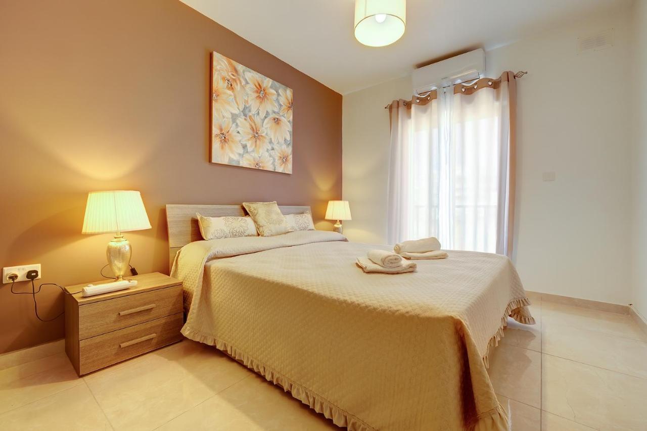 Stylish Bright And Airy Apart In Central Bugibba St. Paul's Bay Bagian luar foto
